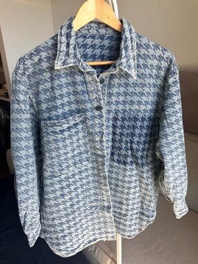 Light Denim Houndstooth Button-Up Shirt/Light Jacket